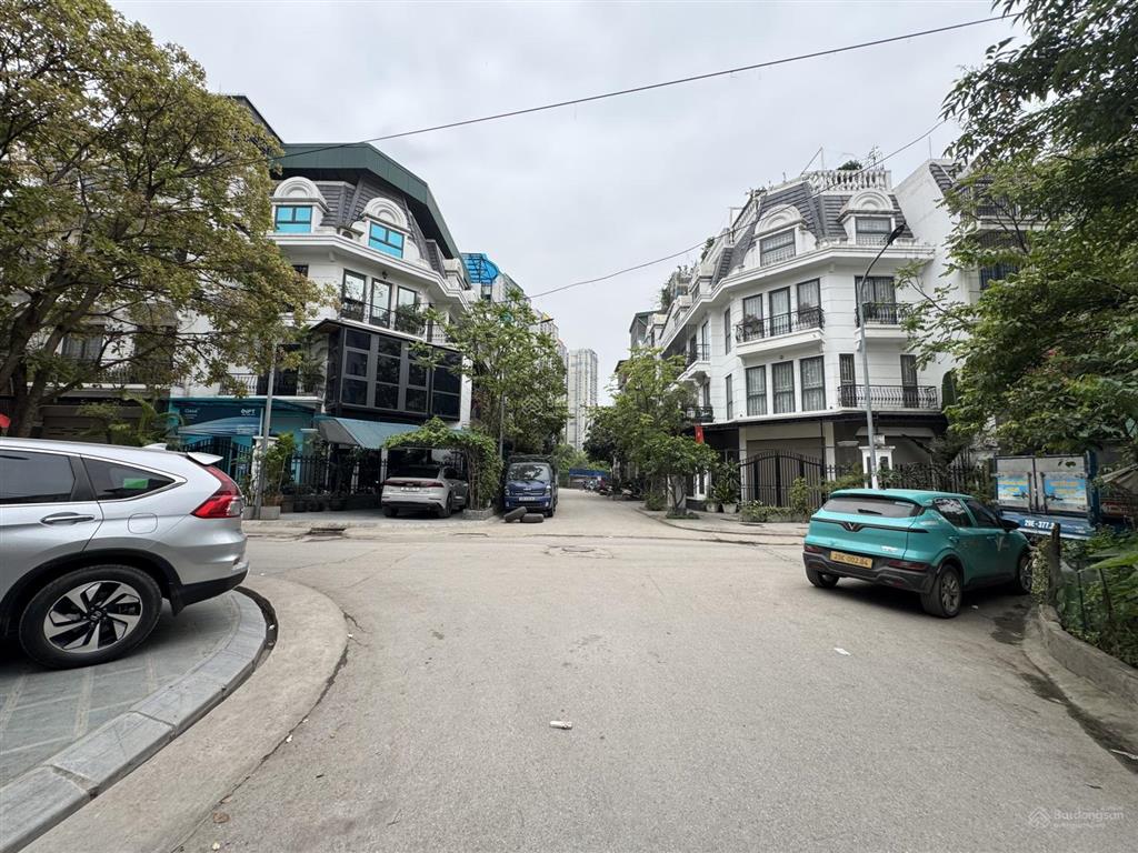 Biệt thự phùng khoangtrung văn 150m*7m mt*5 tầng31 tỷ sát hồ điều hoà