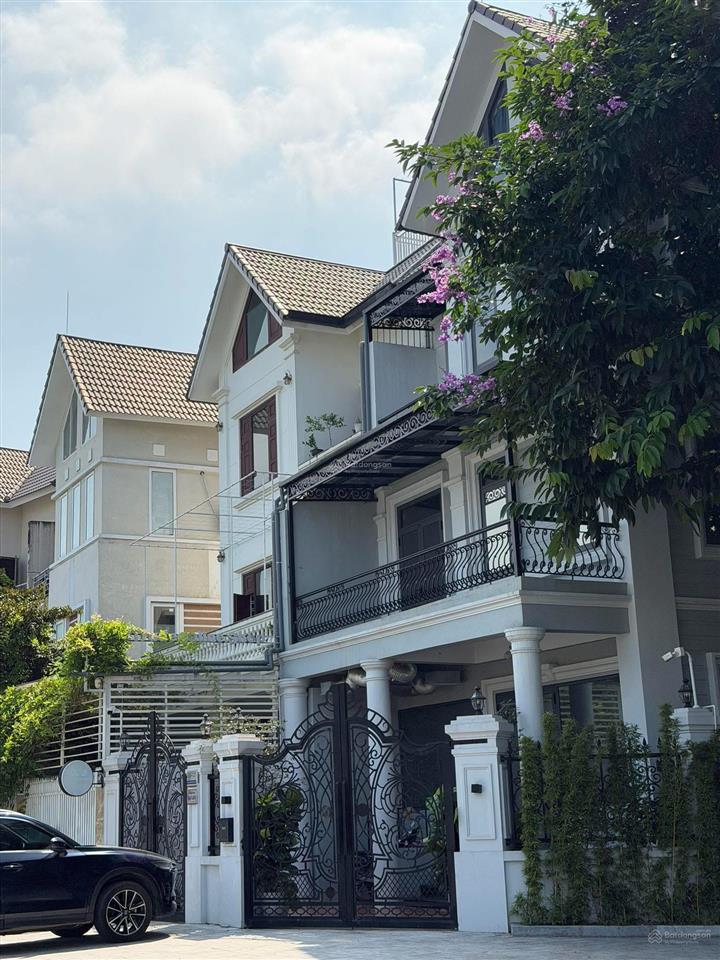 Biệt thự phùng khoangtrung văn 150m*7m mt*5 tầng31.5 tỷ sát hồ điều hoà