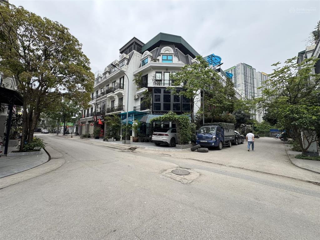 Biệt thự phùng khoangtrung văn 150m*7m mt*5 tầng31.5 tỷ sát hồ điều hoà