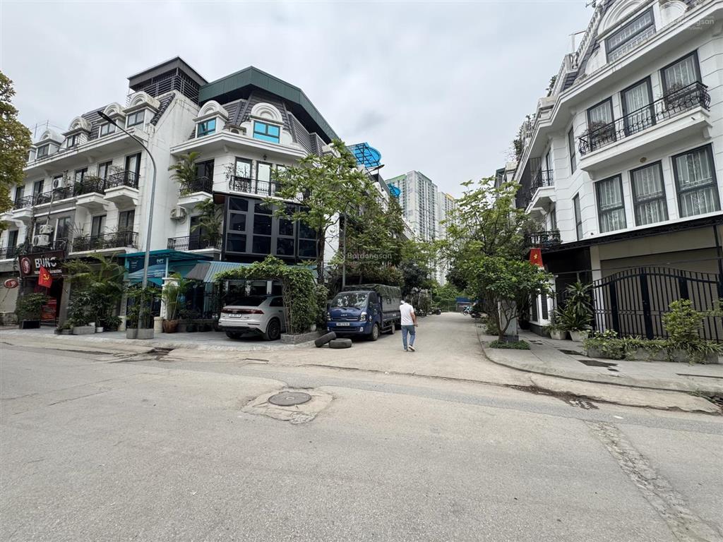 Biệt thự phùng khoangtrung văn 150m*7m mt*5 tầng31.5 tỷ sát hồ điều hoà