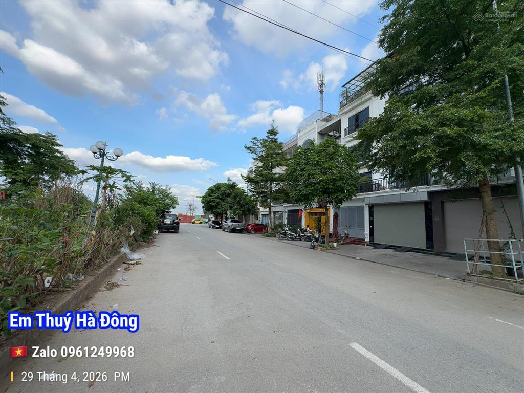 Liền kề văn phú view công viên 365 nhà 90m hoàn thiện ô thang máy 23.x tỷ bán kín