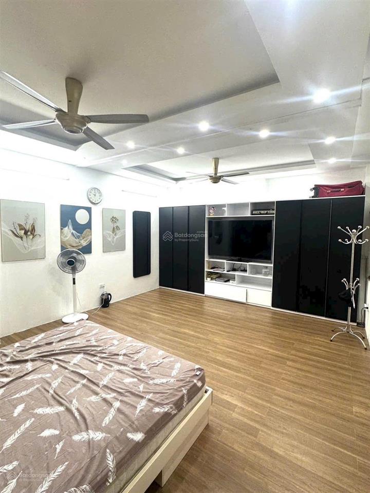 Giảm sốc 3 tỷ bán gấp nhà đấu giá sân bóng mậu lương 60m5tầng 12 tỷ