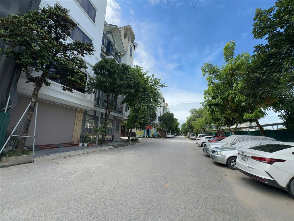 Đất đấu giá sân bóng mậu lương 60m cắt lỗ còn 11 tỷ bán gấp chia tài sản