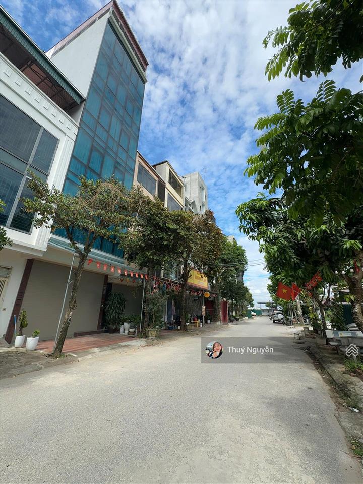 10,5 tỷ đất đấu giá sân bóng mậu lương 60m2*5m mặt, ngộp bank bán gấp  cấp xây 7 tầng thang máy