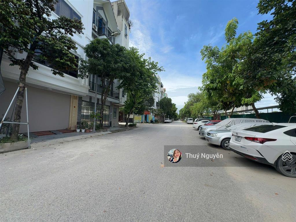 10,5 tỷ đất đấu giá sân bóng mậu lương 60m2*5m mặt, ngộp bank bán gấp  cấp xây 7 tầng thang máy