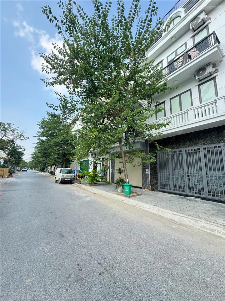 Ngộp bank 12 tỷ liền kề phú lương 90m full nội thất thang máy 2 mặt tiền sát đường đôi