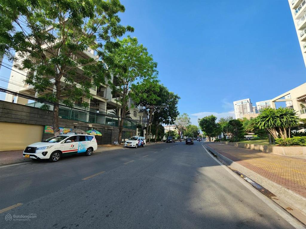 Chính chủ cần bán siêu biệt thự mặt tiền nguyễn văn hưởng thảo điền, 20x20m, hầm 4 tầng, 150 tỷ