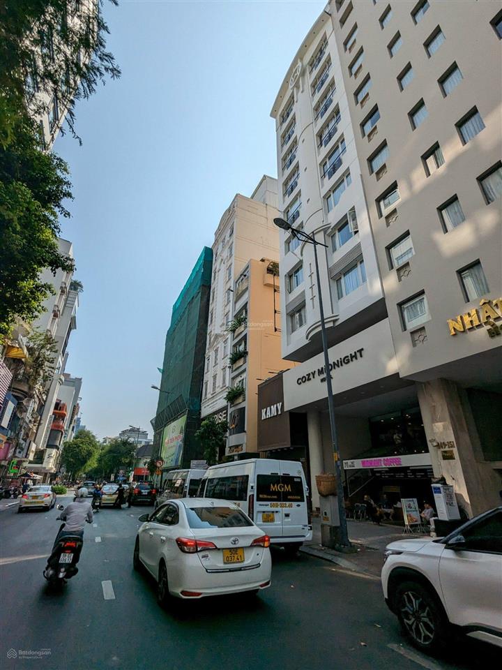 Bán toà nhà góc 2 mặt tiền đường lê thánh tôn  10.1x25m  cn 230m2  6 tầng  20.000 đô  300 tỷ