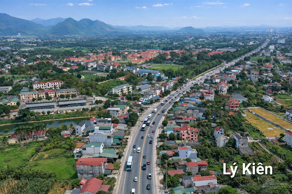 Cần tiền mua chung cư cho con nên tôi cắt bán 100m2 mặt tiền 6.5m tại phú cát ngay ql21 hà nội