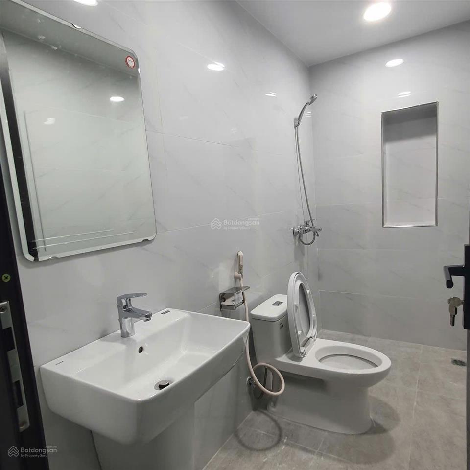 Cho thuê nhà mới khu 90 nguyễn tuân, thanh xuân dt 75m2x5 tầng mặt tiền 5,5m giá rẻ.