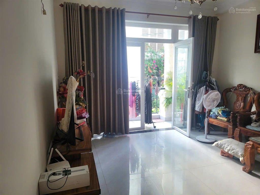 Cc cần bán hoàn công 4tầng  nhà đẹp ở ngay  oto ngủ trong nhà  sát ga metro ngã tư thủ đức7,4t.ỷ