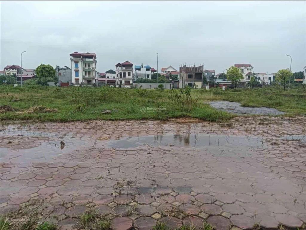 Cần thanh khoản 117m, mặt tiền 6,5m, vuông như bánh chưng, gần hồ, gần bến xe bus