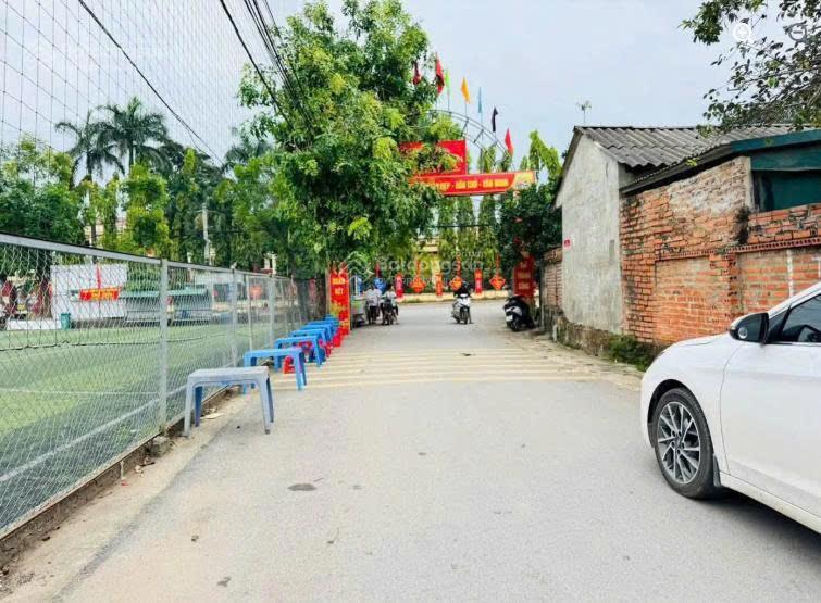 Chủ cần bán 140m² tại phú cát  gần ngay trường đại học giao thông vận tải hoà lạc