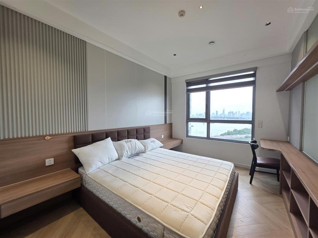 Cho thuê 4pn nhà đẹp, view sông trực diện, landmark 81 pháo hoa, trống sẵn