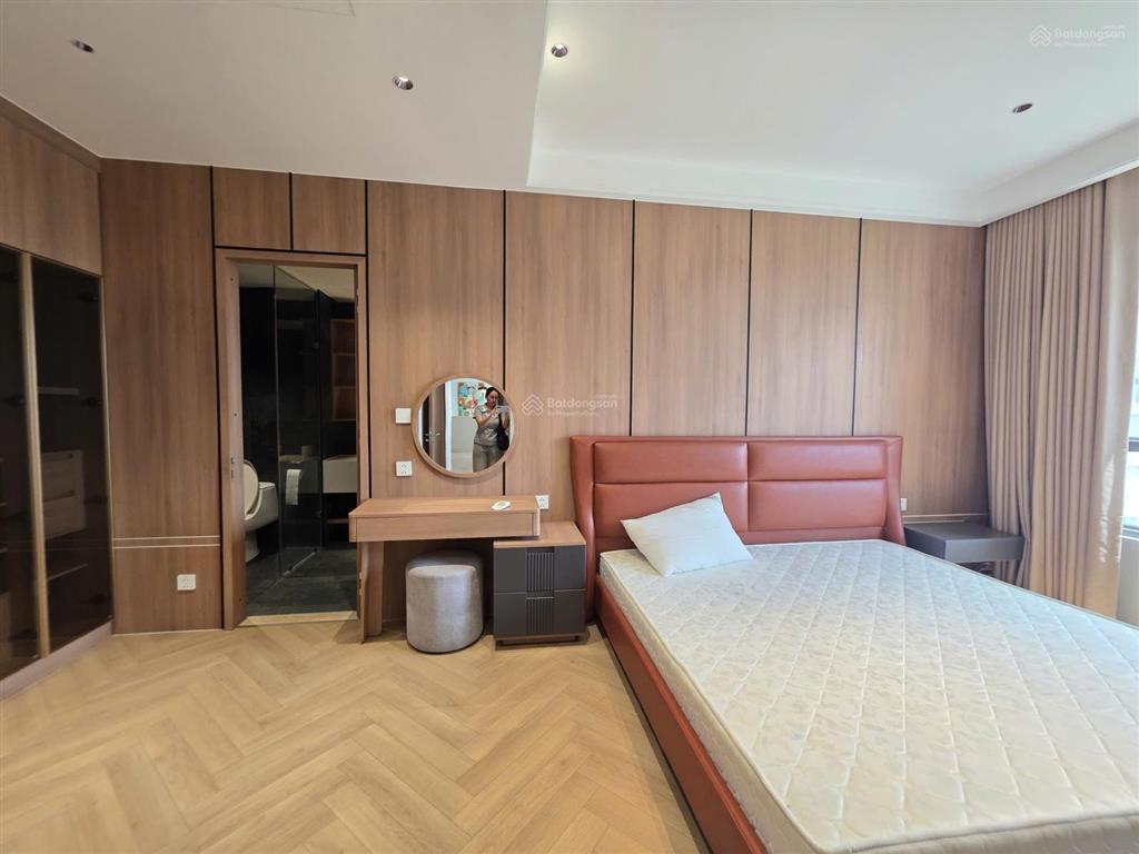 Cho thuê 4pn nhà đẹp, view sông trực diện, landmark 81 pháo hoa, trống sẵn
