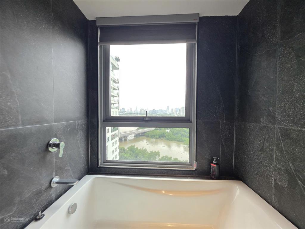 Cho thuê 4pn nhà đẹp, view sông trực diện, landmark 81 pháo hoa, trống sẵn
