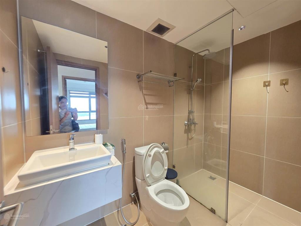 Cho thuê 4pn nhà đẹp, view sông trực diện, landmark 81 pháo hoa, trống sẵn