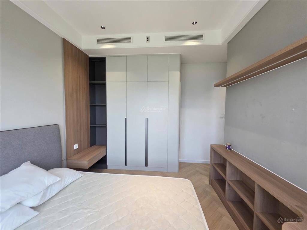 Cho thuê 4pn nhà đẹp, view sông trực diện, landmark 81 pháo hoa, trống sẵn