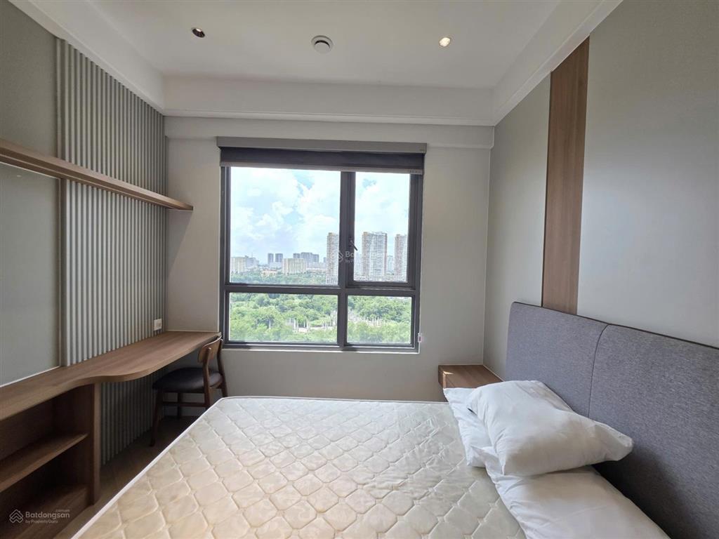 Cho thuê 4pn nhà đẹp, view sông trực diện, landmark 81 pháo hoa, trống sẵn
