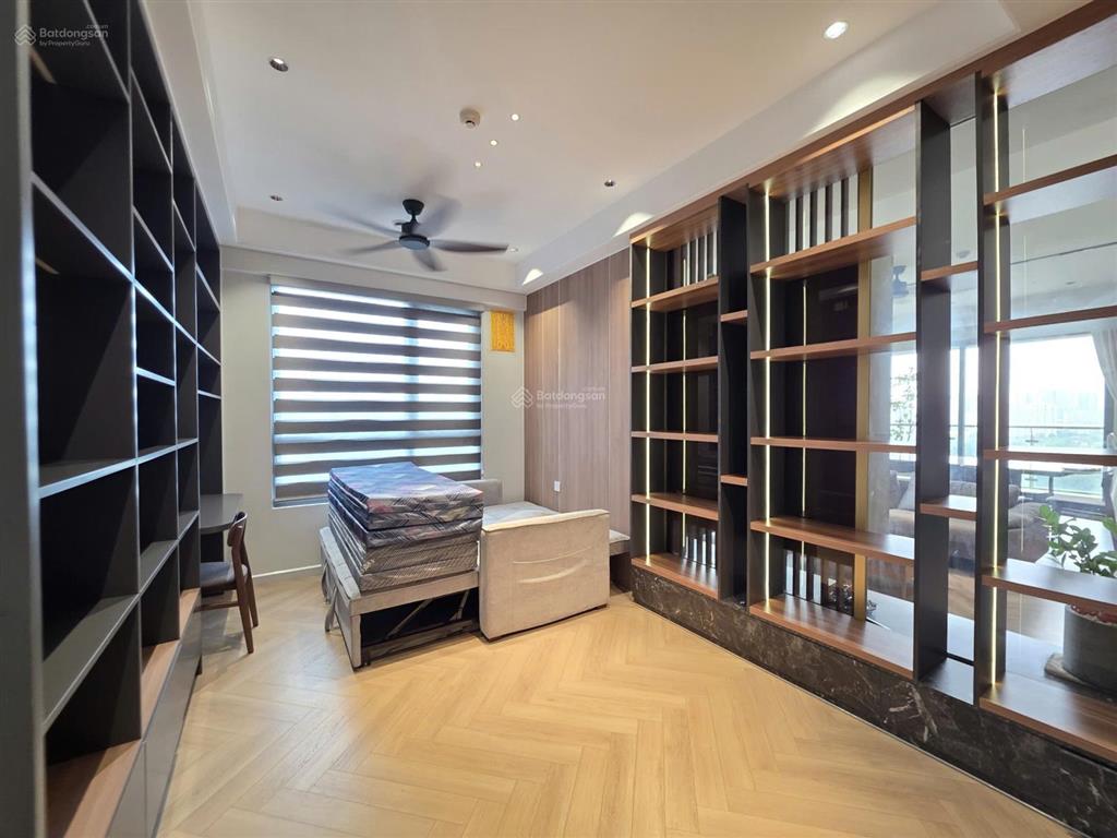 Cho thuê 4pn nhà đẹp, view sông trực diện, landmark 81 pháo hoa, trống sẵn