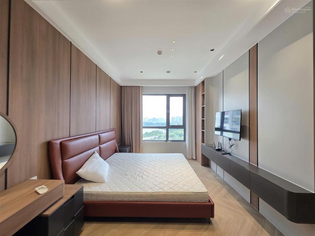 Cho thuê 4pn nhà đẹp, view sông trực diện, landmark 81 pháo hoa, trống sẵn