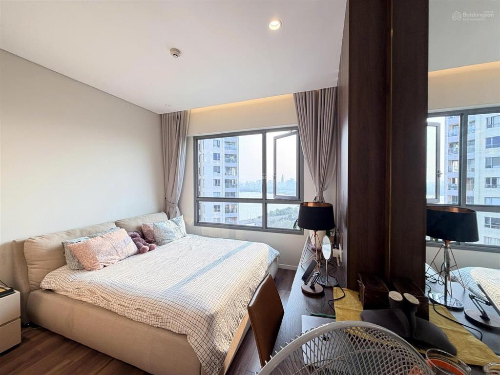 Cho thuê căn 3pn view sông, pháo hoa giá tốt 42 triệu tại đảo kim cương