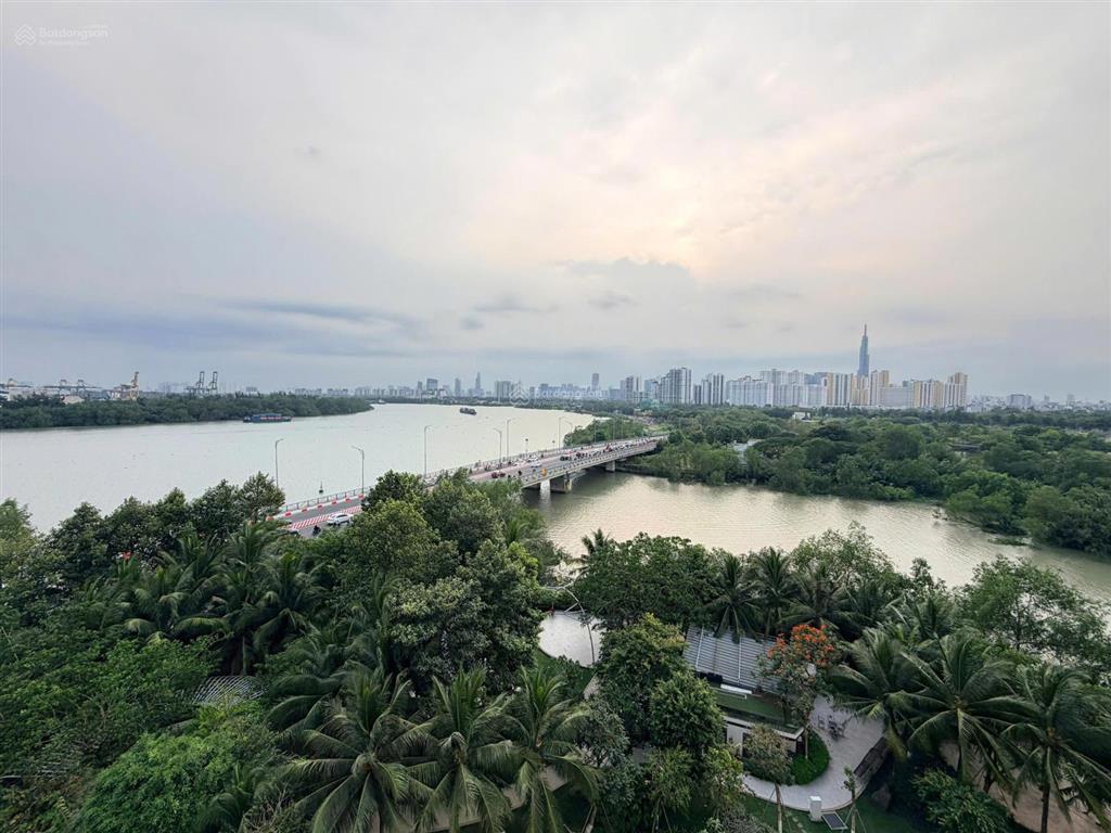 Cho thuê 2 phòng ngủ full nội thất, view sông quận 1, pháo hoa đang trống sẵn tại đảo kim cương