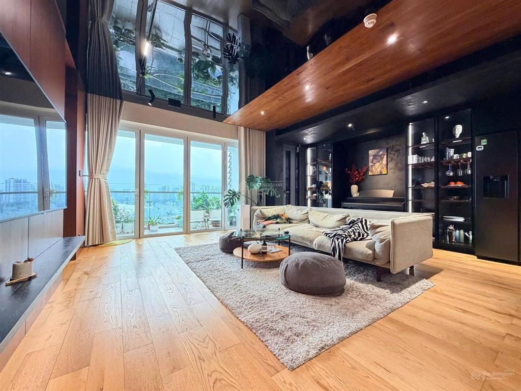 Cho thuê 2 phòng ngủ full nội thất, view sông quận 1, pháo hoa đang trống sẵn tại đảo kim cương