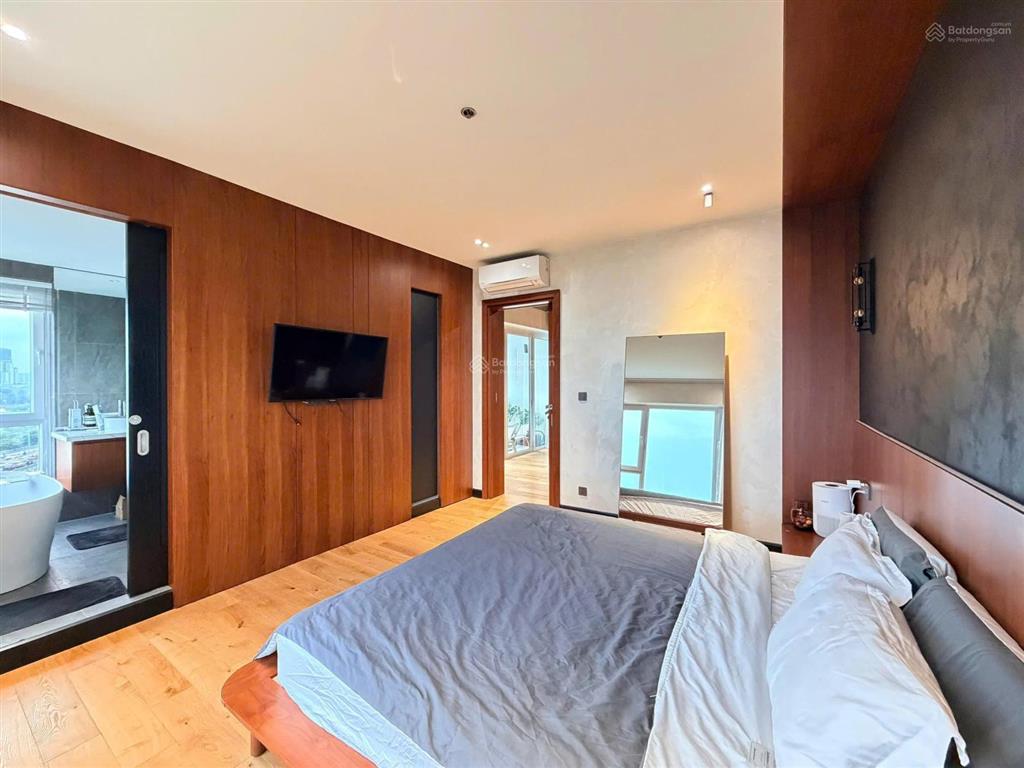 Cho thuê 2 phòng ngủ full nội thất, view sông quận 1, pháo hoa đang trống sẵn tại đảo kim cương