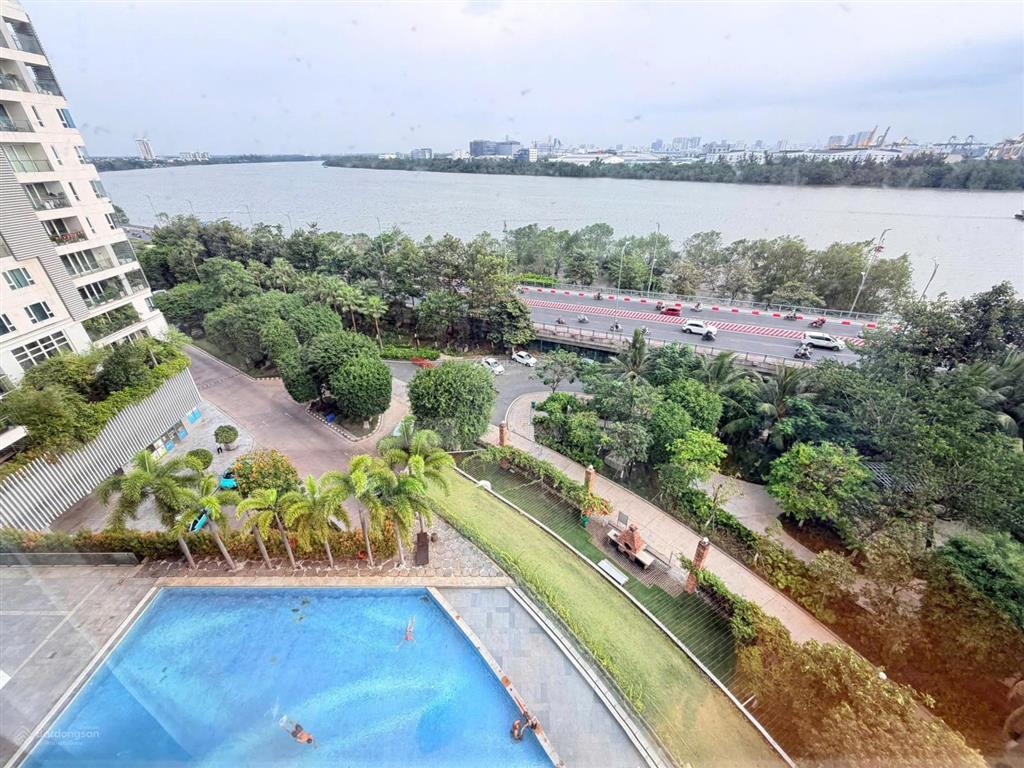 Cho thuê 2 phòng ngủ full nội thất, view sông quận 1, pháo hoa đang trống sẵn tại đảo kim cương