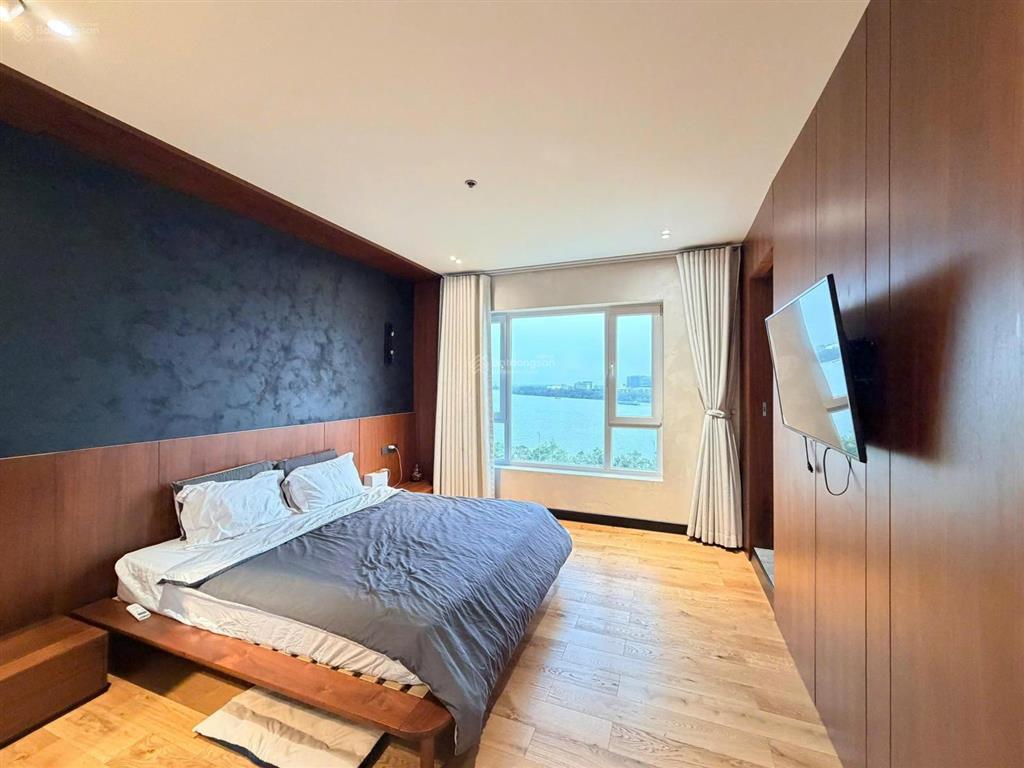 Cho thuê 2 phòng ngủ full nội thất, view sông quận 1, pháo hoa đang trống sẵn tại đảo kim cương