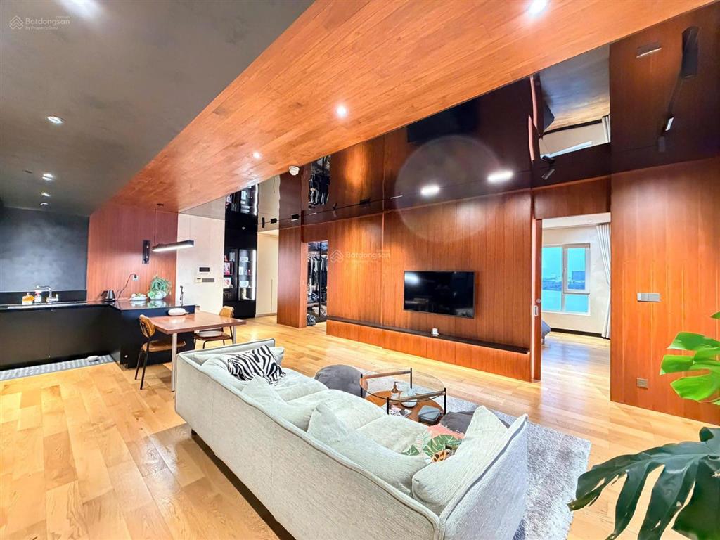 Cho thuê 2 phòng ngủ full nội thất, view sông quận 1, pháo hoa đang trống sẵn tại đảo kim cương