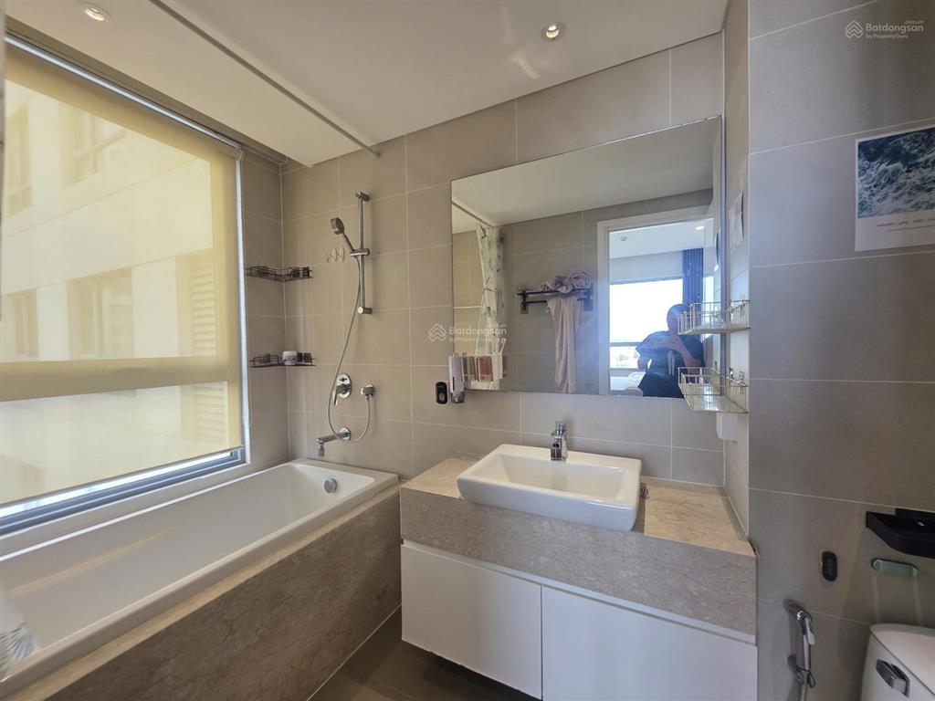 Cho thuê căn 2pn 96m2 full nội thất, view sông sài gòn hướng mát giá chỉ 27t triệu/tháng
