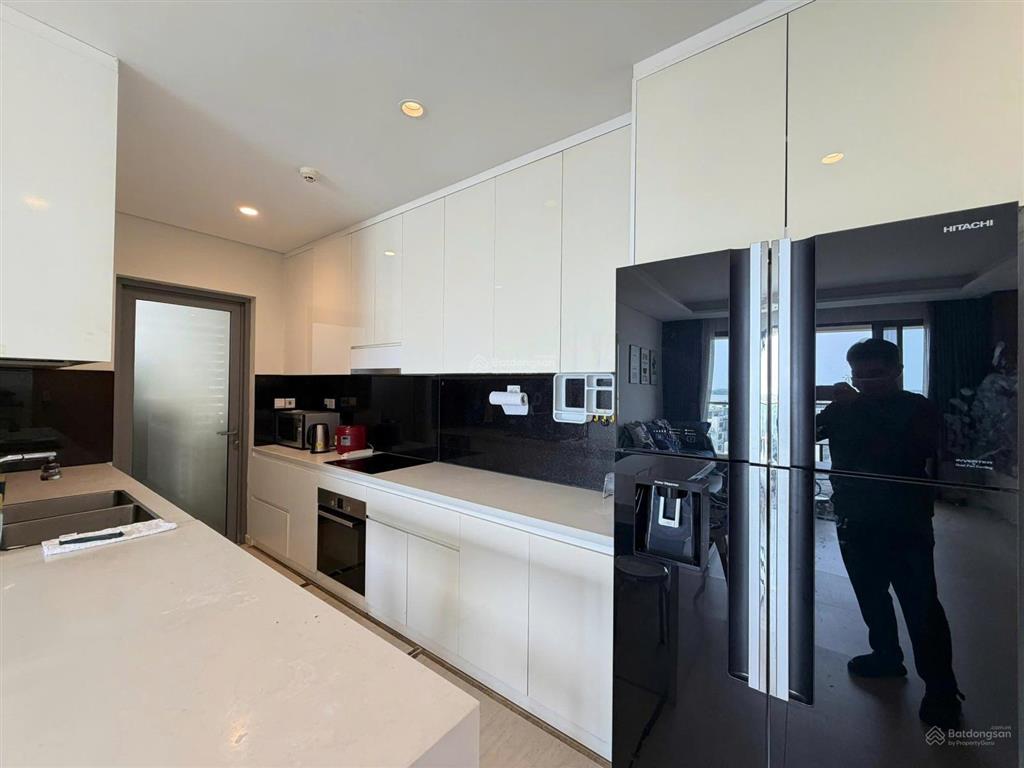 Cho thuê căn 2pn 96m2 full nội thất, view sông sài gòn hướng mát giá chỉ 27t triệu/tháng
