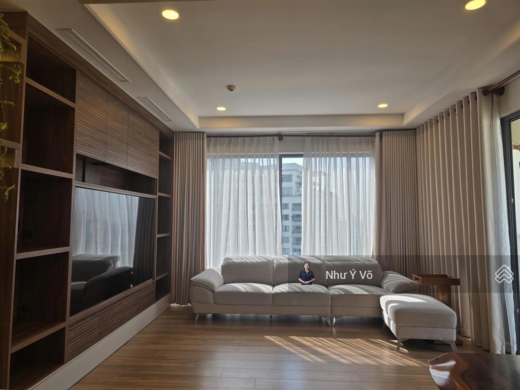 Bán gấp căn 3 phòng ngủ tầng cao yên tĩnh, nội thất chỉn chu đảo kim cương
