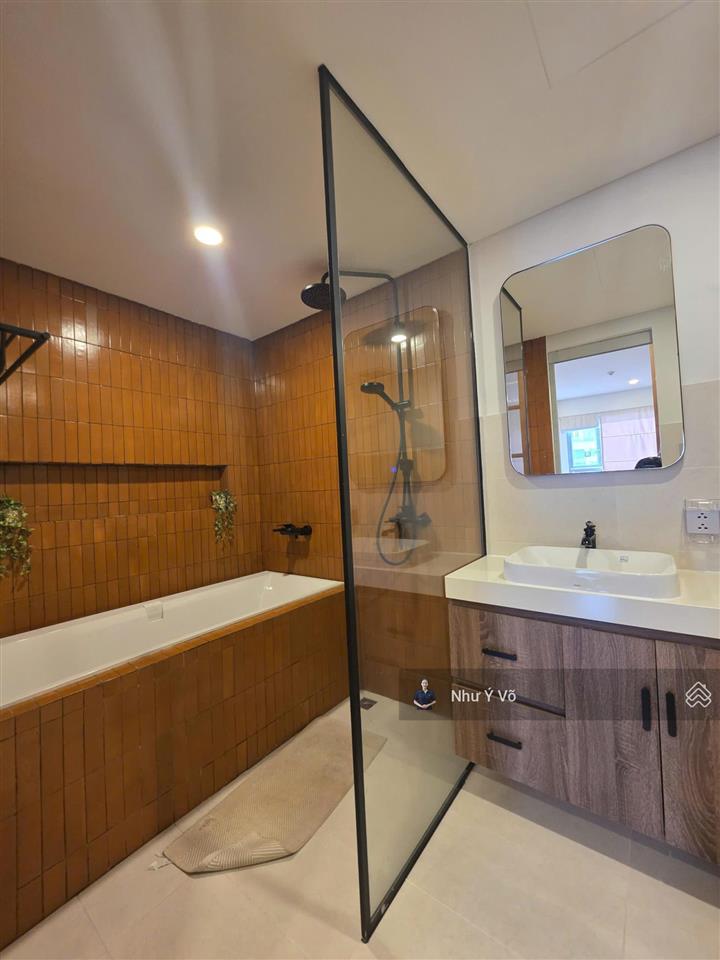 Bán gấp căn 3 phòng ngủ tầng cao yên tĩnh, nội thất chỉn chu đảo kim cương