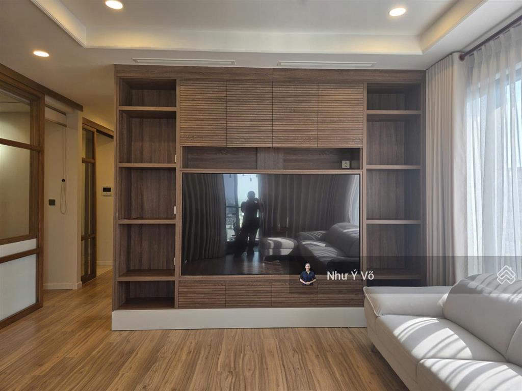 Bán gấp căn 3 phòng ngủ tầng cao yên tĩnh, nội thất chỉn chu đảo kim cương