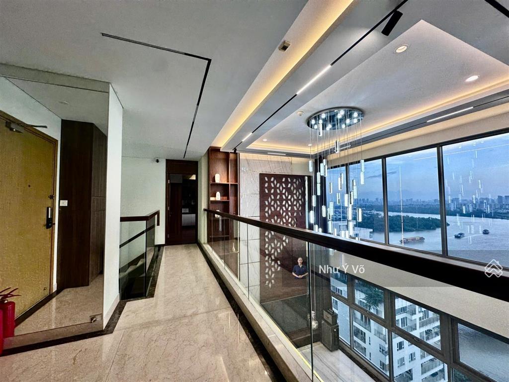 Cho thuê duplex thông tầng 4 phòng ngủ view sông, quận 1, pháo hoa đảo kim cương