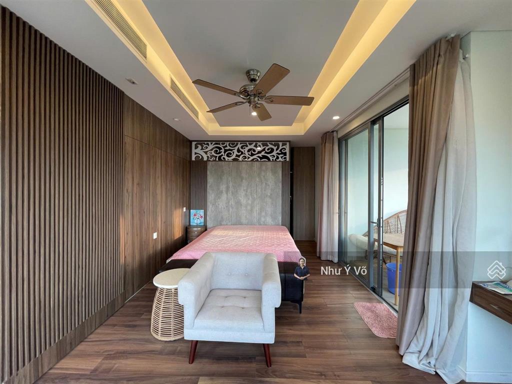 Cho thuê duplex thông tầng 4 phòng ngủ view sông, quận 1, pháo hoa đảo kim cương