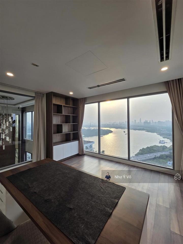 Cho thuê duplex thông tầng 4 phòng ngủ view sông, quận 1, pháo hoa đảo kim cương