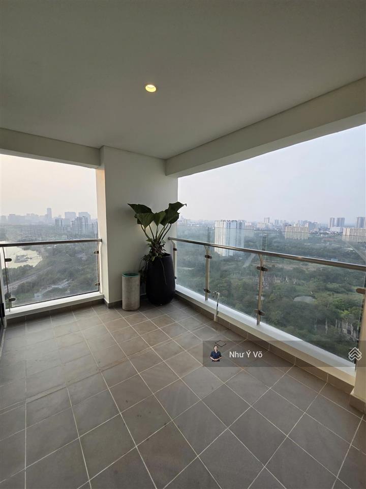 Cho thuê duplex thông tầng 4 phòng ngủ view sông, quận 1, pháo hoa đảo kim cương