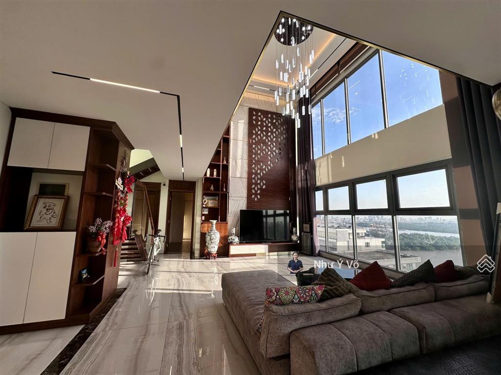 Cho thuê duplex thông tầng 4 phòng ngủ view sông, quận 1, pháo hoa đảo kim cương