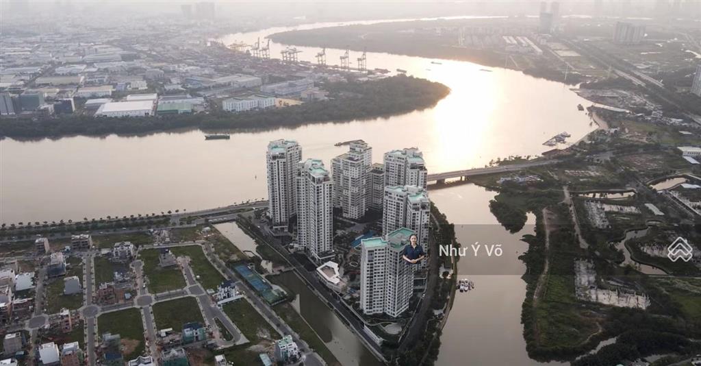 Cho thuê duplex thông tầng 4 phòng ngủ view sông, quận 1, pháo hoa đảo kim cương