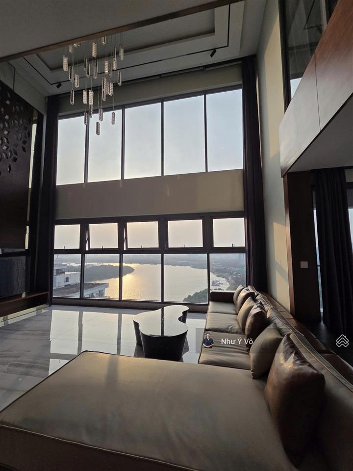 Cho thuê duplex thông tầng 4 phòng ngủ view sông, quận 1, pháo hoa đảo kim cương