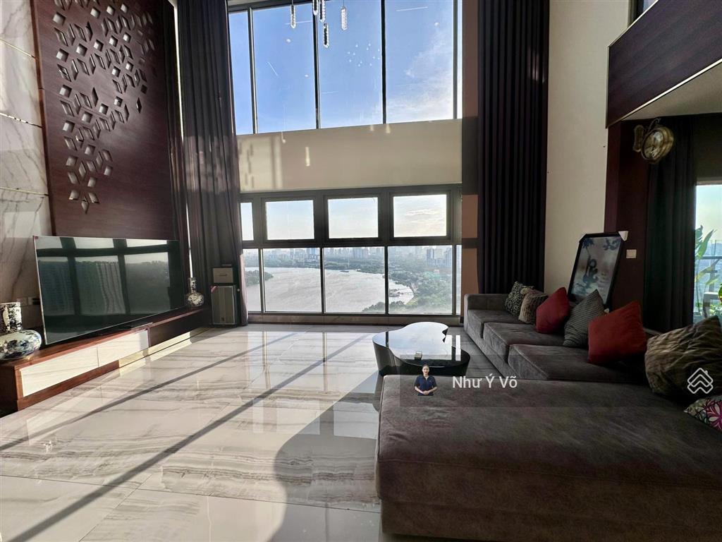 Cho thuê duplex thông tầng 4 phòng ngủ view sông, quận 1, pháo hoa đảo kim cương
