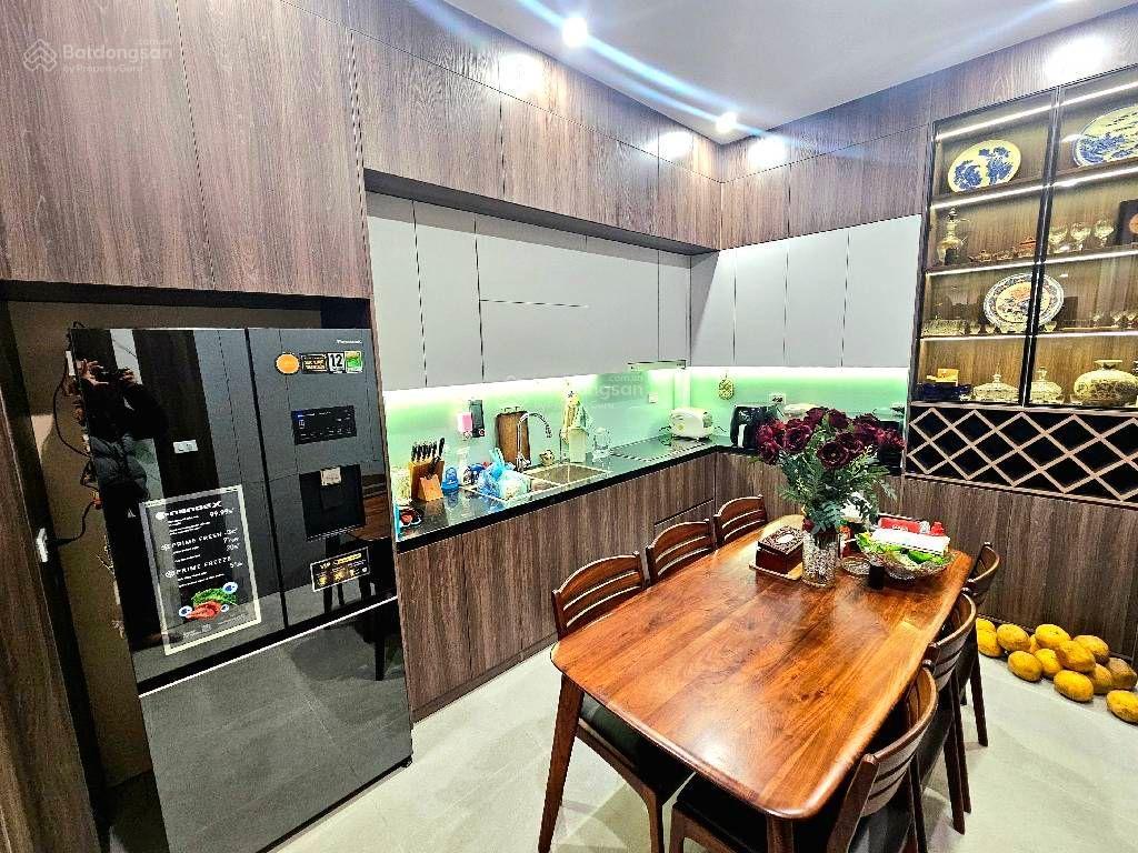 Hoàng văn thái, phân lô, ô tô, ngõ thông, kinh doanh, 4 tầng 40m2, nhà dân đẹp. giá 15,2 tỷ.