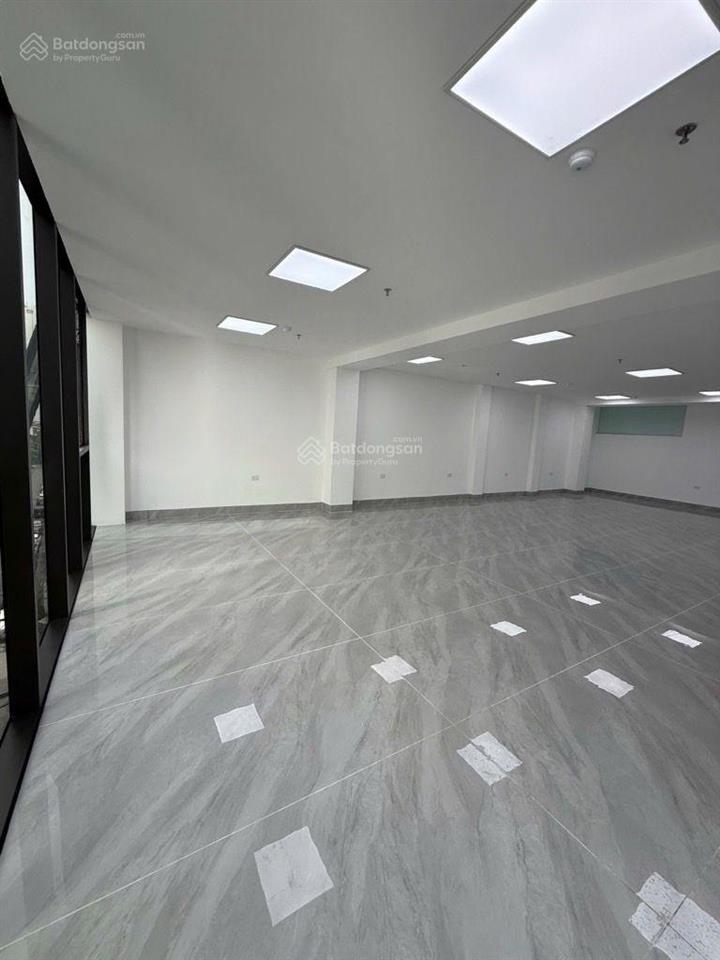 Tòa văn phòng hạng a nguyễn văn huyên 10 tầng, 2 mặt phố, mt 8.1m, thuê 4.8 tỷ/năm
