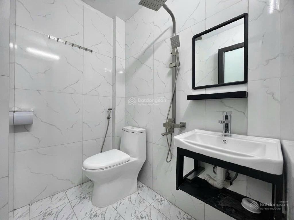 Ccmn  hoàng cầu, 9 tầng thang máy, ô tô, 32 phòng, 111m2, mặt tiền 6.2m. giá 43.8 tỷ