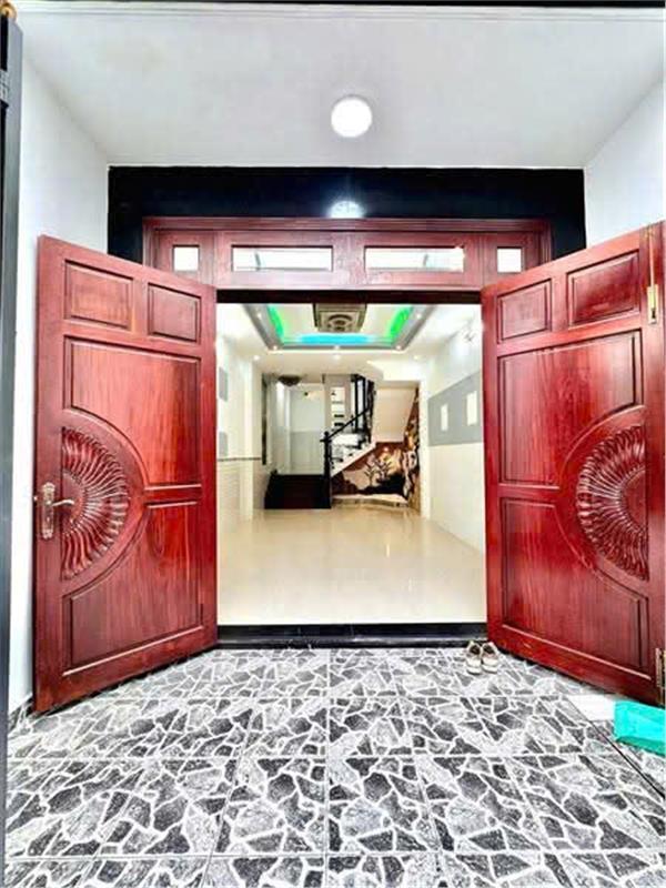 Bán nhà mặt tiền Ba Vì, phường 4 quận Tân Bình (5,5*15m) 7 tầng