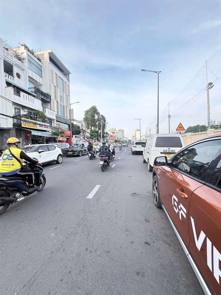 Mặt tiền đường 30m Hoàng Hoa Thám xd Hầm+7T